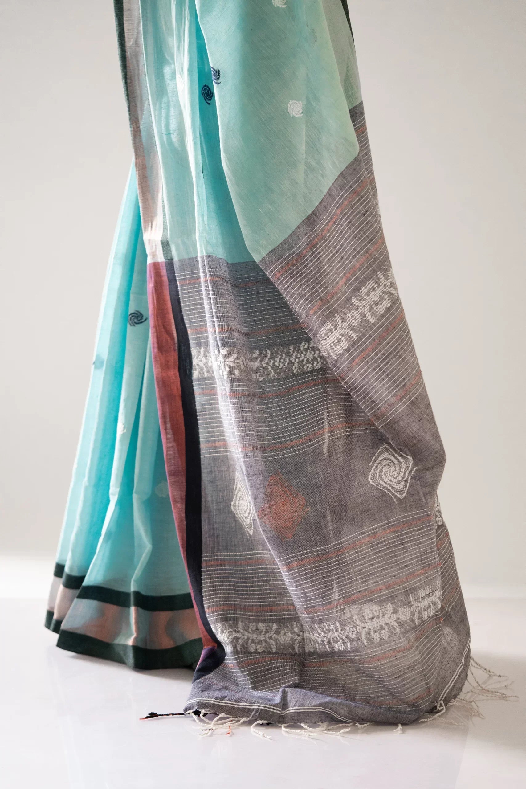 Bluebonnet Whispers – Handwoven Jamdani Saree with Minimalist Pattern - Kozylook